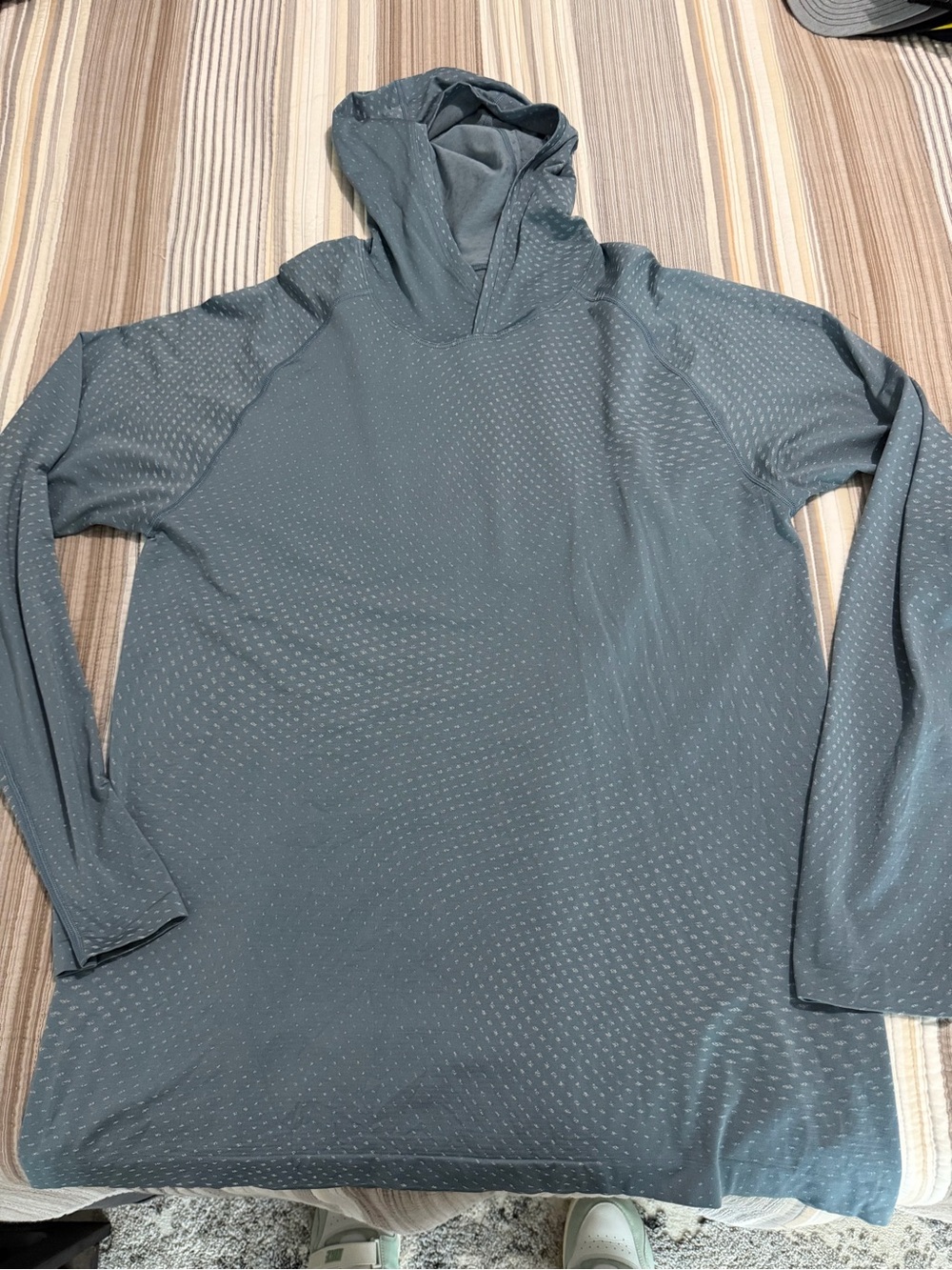 lululemon athletica Men's Long Sleeve Hooded Tee - Slate Blue